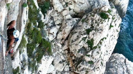 Arrampicare alla scogliera di Bidiriscottai arrampicare in sardegna
